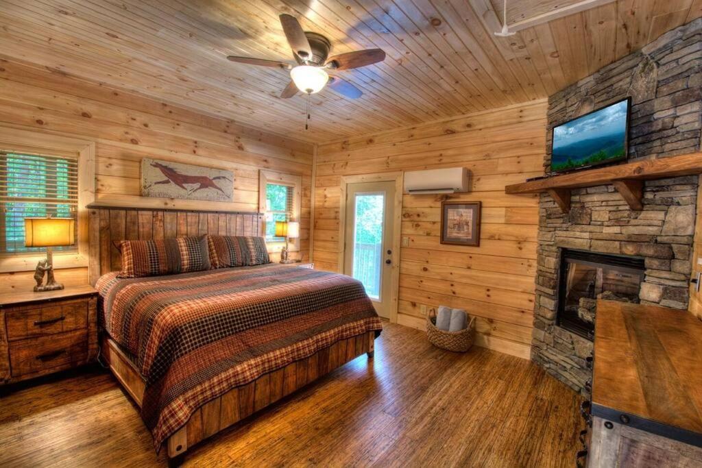 ブライソン・シティ Honeymoon Getaway In Woods Near Noc And Smoky Mtn Rrヴィラ エクステリア 写真